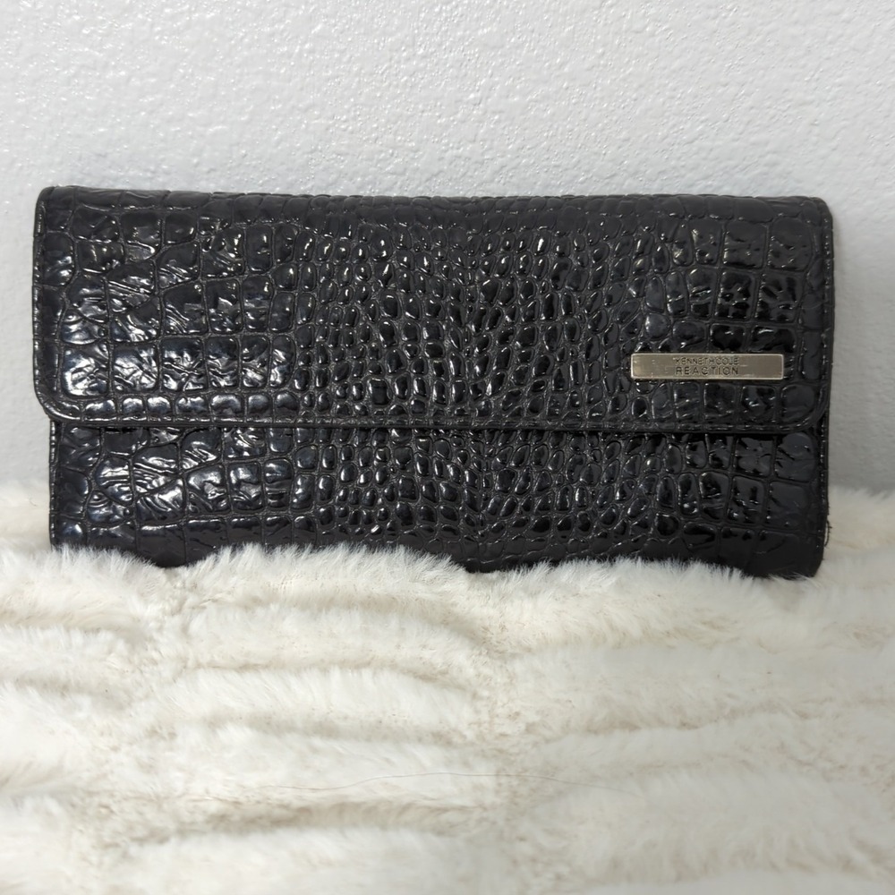 Kenneth Cole Reaction Trifold Black Elongated 8.5 Inch Wallet With Card Holder